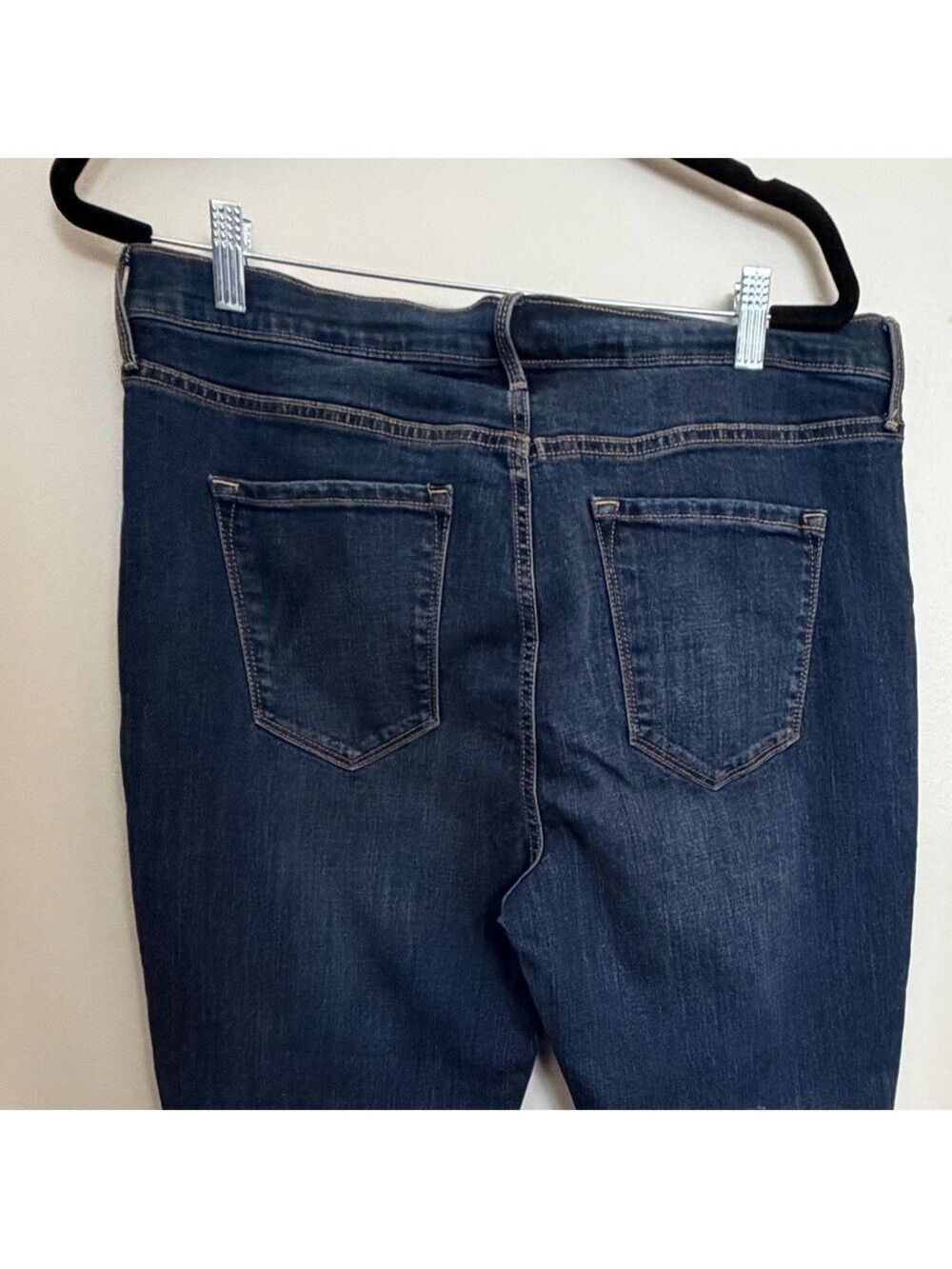 Old Navy Curvy Mid-Rise Straight Leg Jean - Picture 7 of 7
